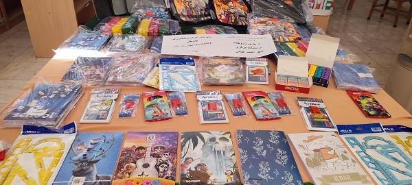 اهدای لوازم تحریر به دانش آموزان کم برخوردار عضو کتابخانه شهدای دشت عباس